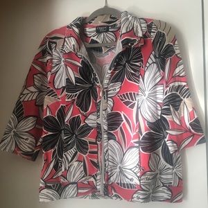 Cute flowers top, looks great with pants or skirt